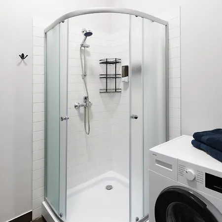 Modern In Location, Kingsize Beds, 2 Br *