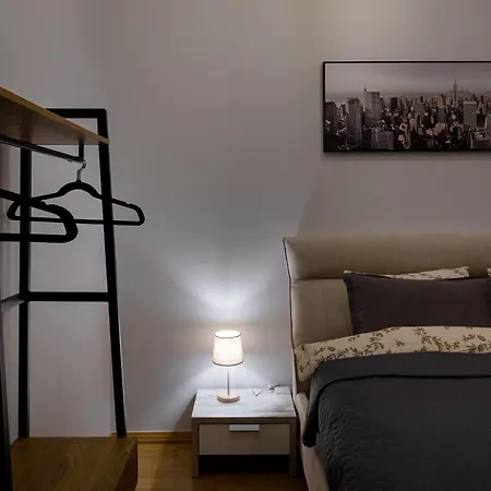 Modern In Location, Kingsize Beds, 2 Br * リガ