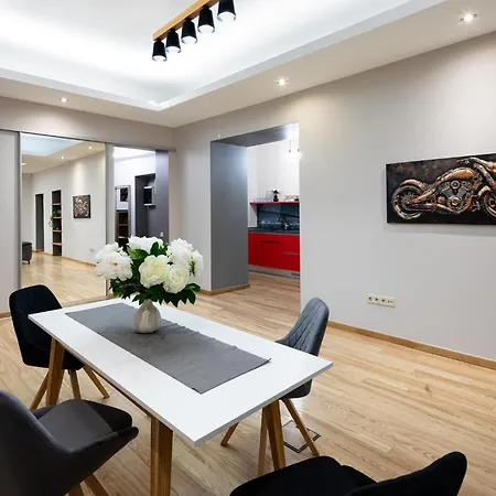 Modern In Location, Kingsize Beds, 2 Br アパート *