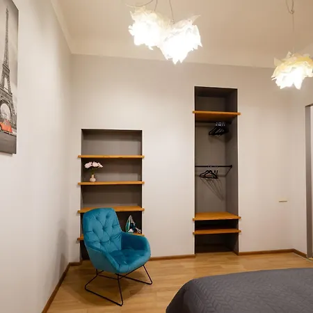 Modern In Location, Kingsize Beds, 2 Br * リガ