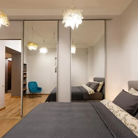 Modern In Location, Kingsize Beds, 2 Br アパート