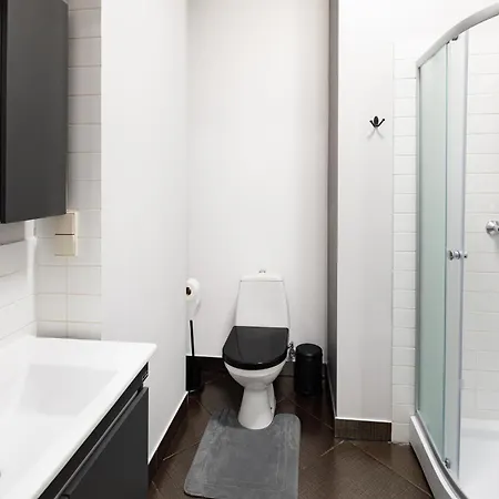 Modern In Location, Kingsize Beds, 2 Br *