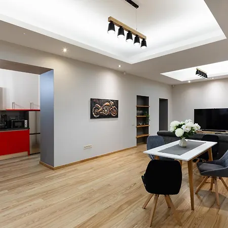 Modern In Location, Kingsize Beds, 2 Br *
