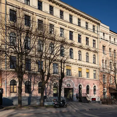 Modern In Location, Kingsize Beds, 2 Br